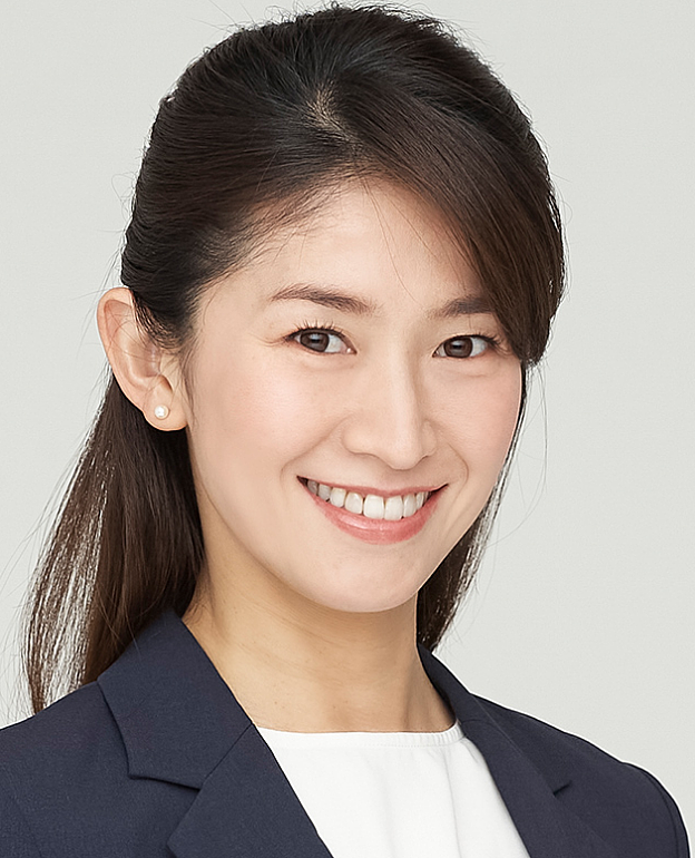 引热议!日本写真女星成内阁政务官,性感照片全网刷屏(组图) - 1