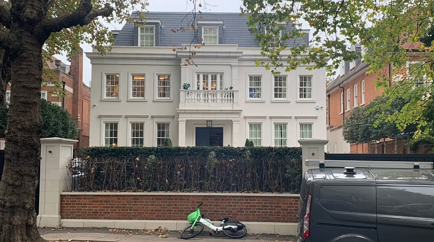 “华人之光”被英国史无前例制裁，1.3亿英镑全部冻结：曾买下金融城一栋楼，如今却成全球公敌（组图） - 1