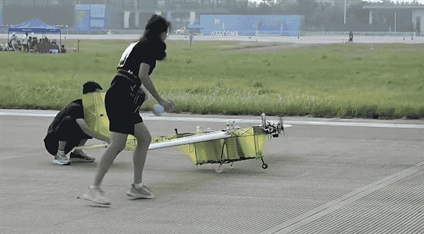 看完中国大学生手搓轰炸机:爱刷抖音的美国人天塌了(组图) - 1