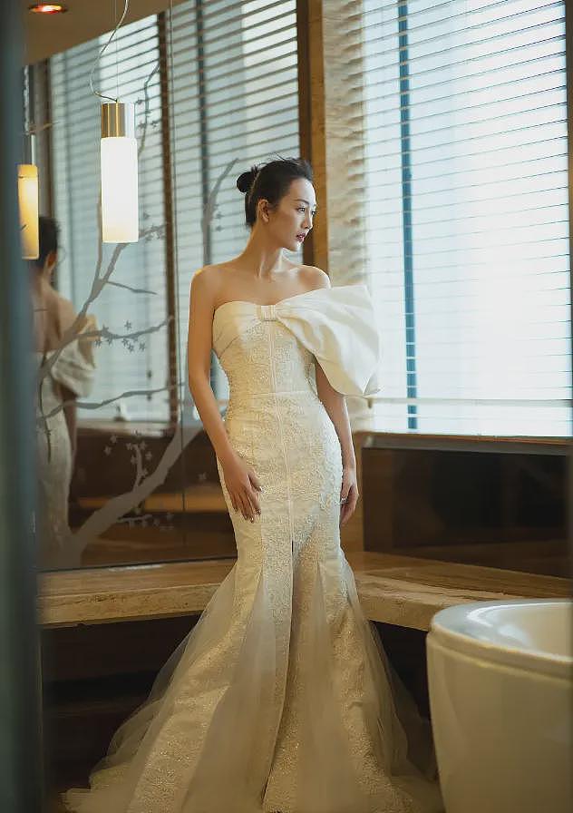 【美女】黑丝大长腿,性感又有女人味,谁谁不喜欢(组图) - 9