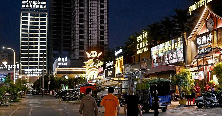 “华人之光”被英国史无前例制裁，1.3亿英镑全部冻结：曾买下金融城一栋楼，如今却成全球公敌（组图） - 6