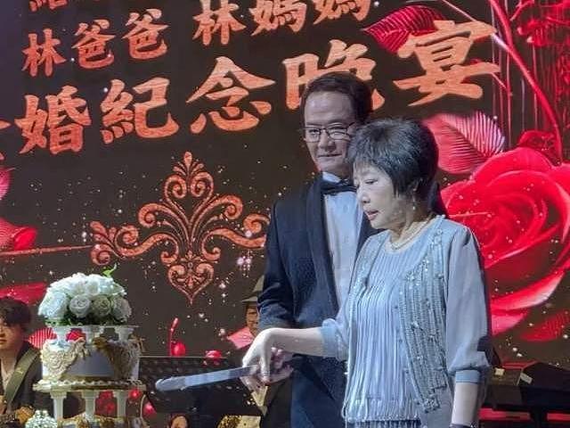 林心如为父母大庆金婚,霍建华拘谨现身,20年破镜重圆弥补遗憾(组图) - 1