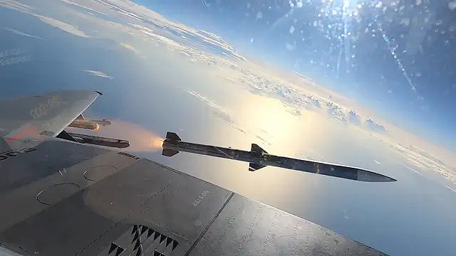 印度计划仿制霹雳-15E空空弹，网友：捡个烟屁，就想复刻中华烟？（组图） - 4