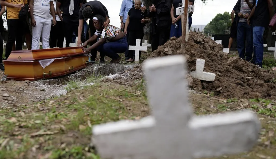 64人死亡！巴西警方打击贩毒集团，街道变战区，枪声响彻天，停尸间被堆满！居民上班丢命（组图） - 4