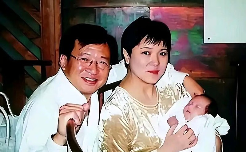 许绍雄离世,出身名门却自称“乞儿”,3000万嫁妆与奔驰人生曝光(组图) - 30