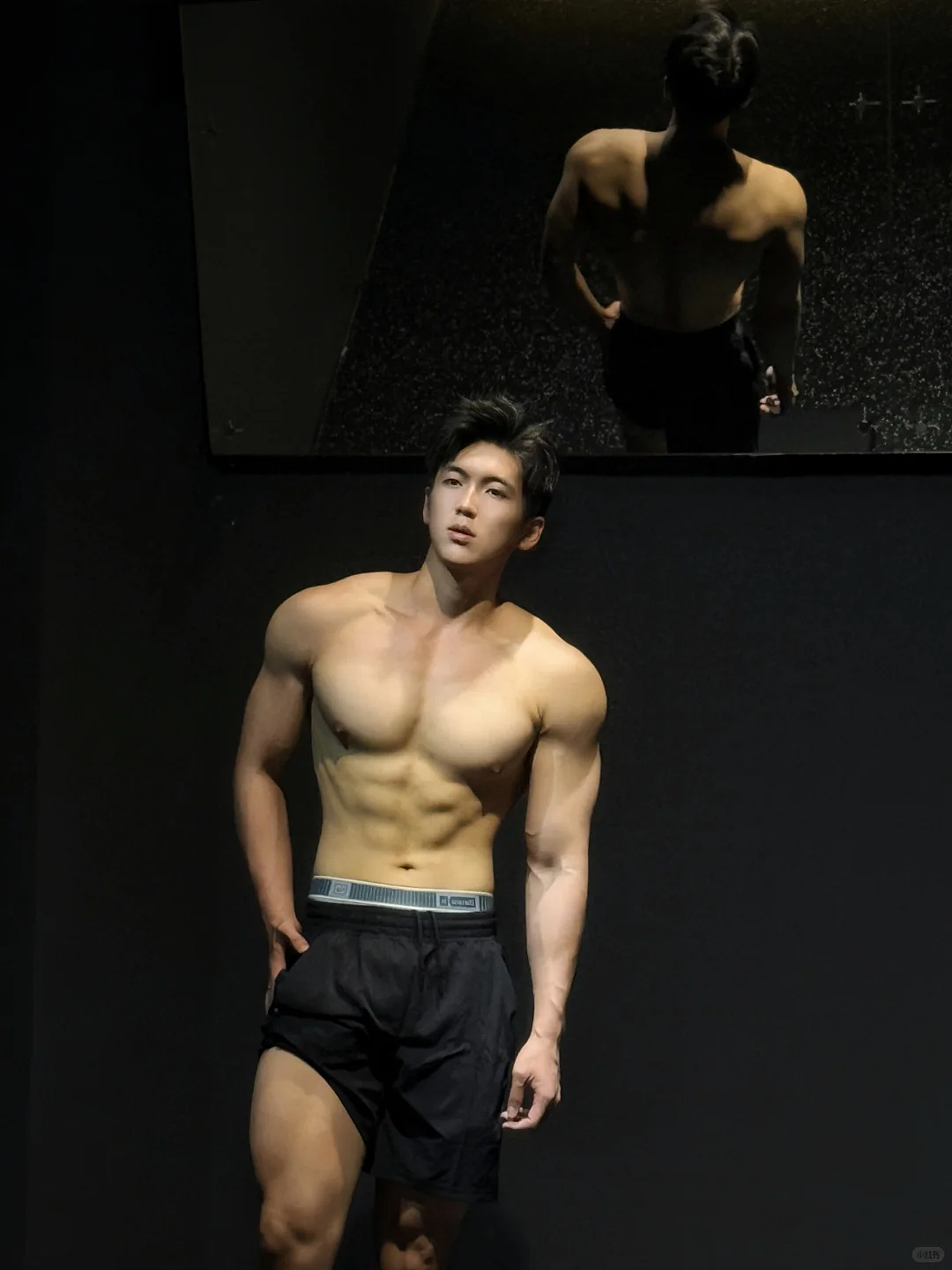 【帅哥】广州185男大体育生，宽肩窄腰八块腹肌，东北搓澡白里透红可奶可欲（组图） - 9