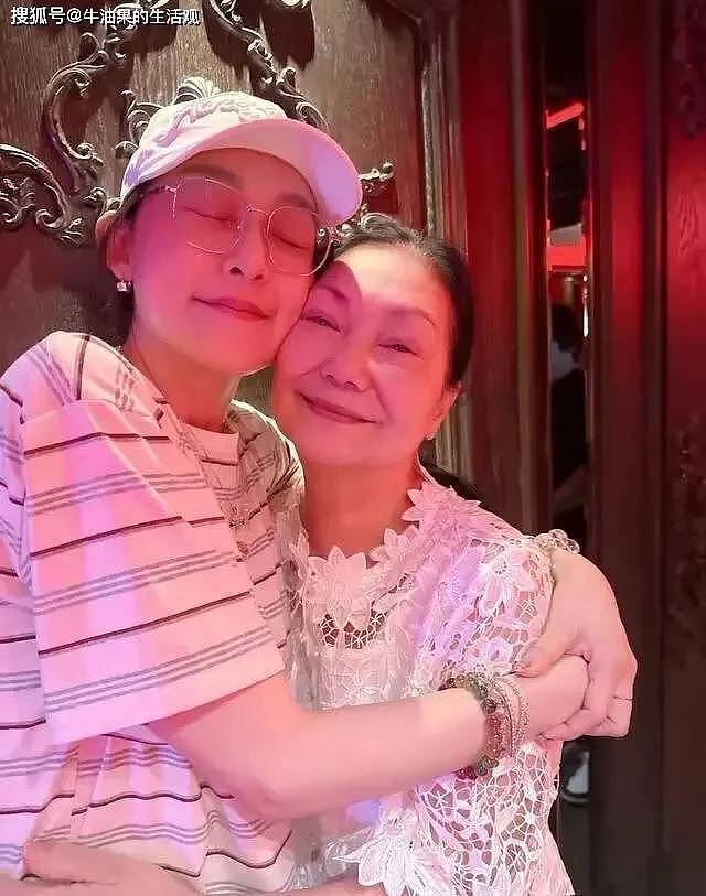 大S骨灰做成了7条项链，范玮琪疑似戴了一条（组图） - 5