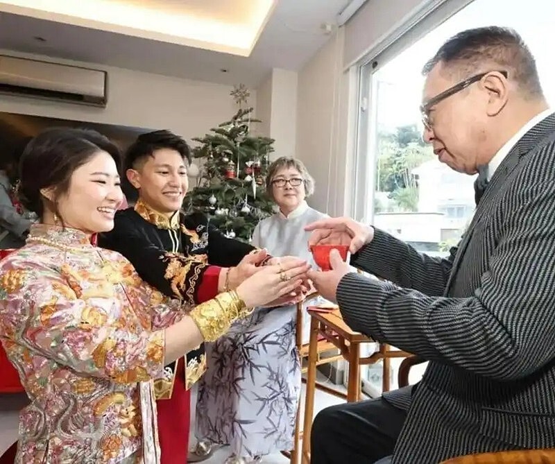许绍雄离世,出身名门却自称“乞儿”,3000万嫁妆与奔驰人生曝光(组图) - 42