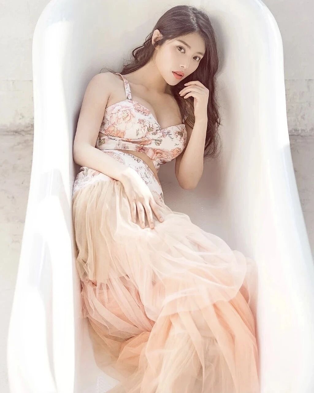 【美女】徐冬冬秀36E丰满身材，遭网友热议：这是认真的吗（组图） - 6