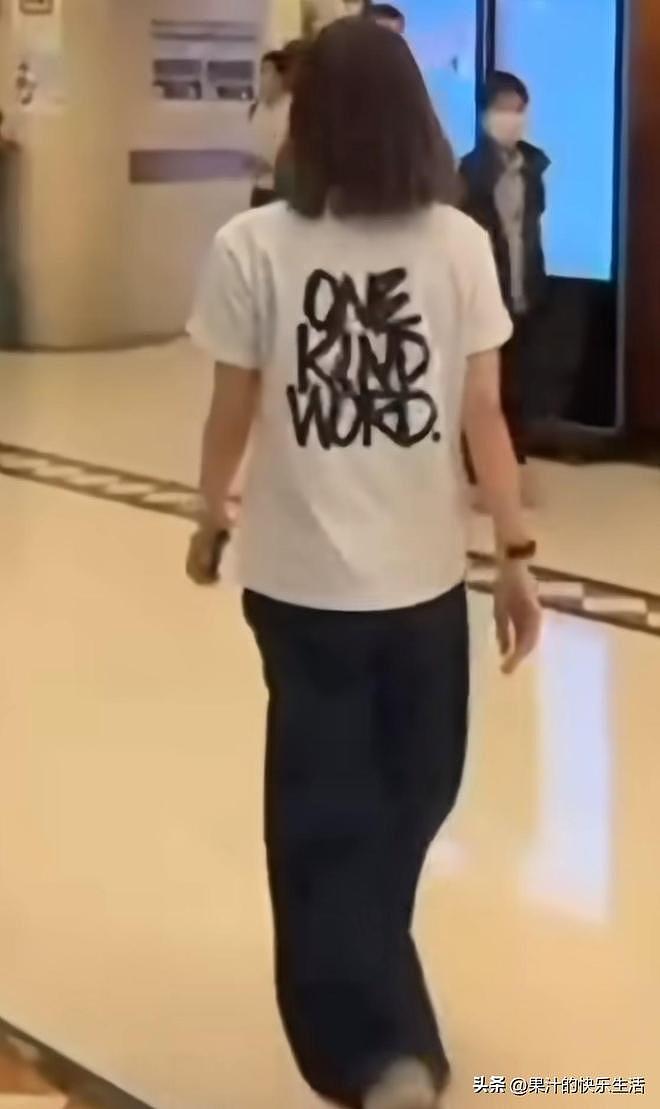 许绍雄离世，佘诗曼强颜欢笑！她说，老豆我很想你！但我不会再哭（组图） - 4