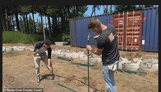 硅谷印度裔富豪自恃有钱羞辱人！逼员工做500个俯卧撑领工资，惨遭员工集体绑架， 爆头被杀...（视频/组图） - 21