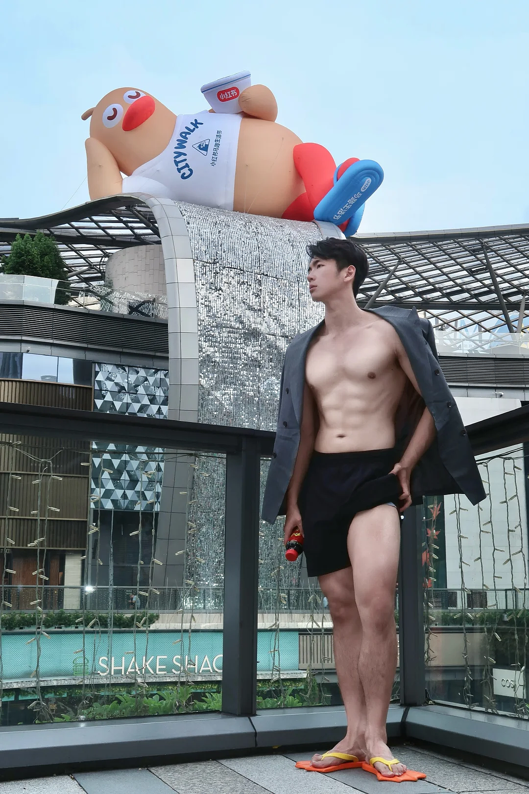 【帅哥】广州185男大体育生，宽肩窄腰八块腹肌，东北搓澡白里透红可奶可欲（组图） - 6