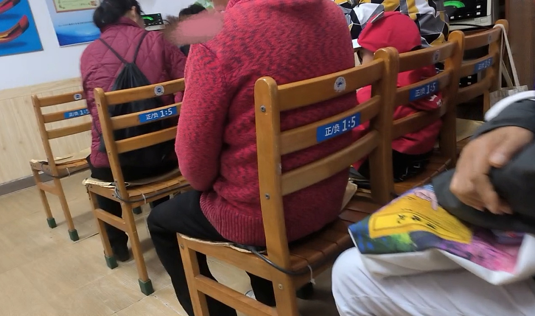天价“高压电疗仪”瞄准老年人：号称“肿瘤都能摘出来”，购买者多是独居老人，仪器操作不当可能致死（组图） - 2