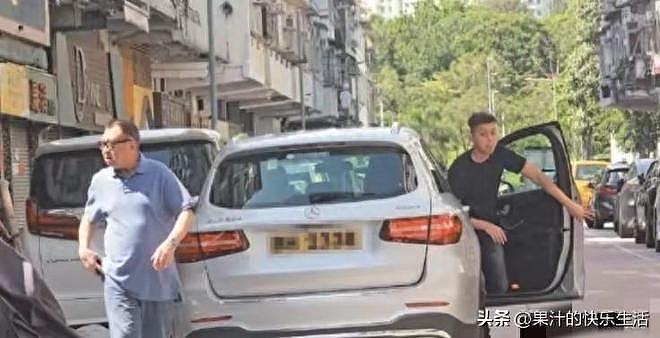 许绍雄离世，佘诗曼强颜欢笑！她说，老豆我很想你！但我不会再哭（组图） - 1