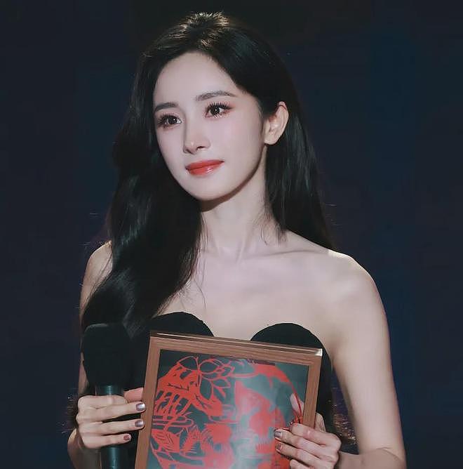 杨幂新剧拿奖,赵丽颖评奖期内颗粒无收,85花top还能争十年(组图) - 1