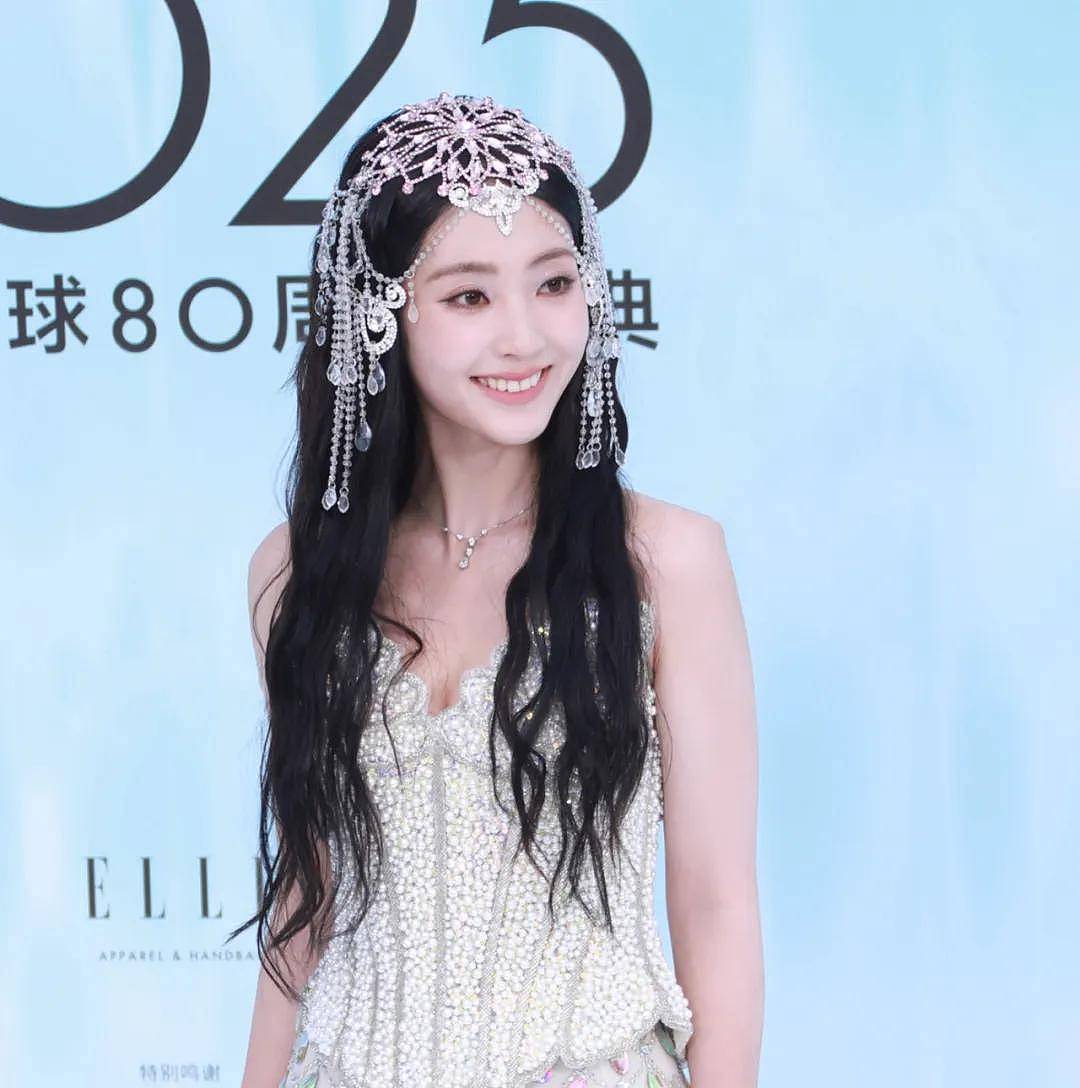 ELLE盛典红毯状况百出，有人摔倒、有人背手像逛大街，秒变菜市场（组图） - 16