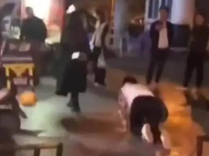 女生当“宠物”无条件服从“主人”命令学狗叫,模样清纯没想到反差这么大(组图) - 8