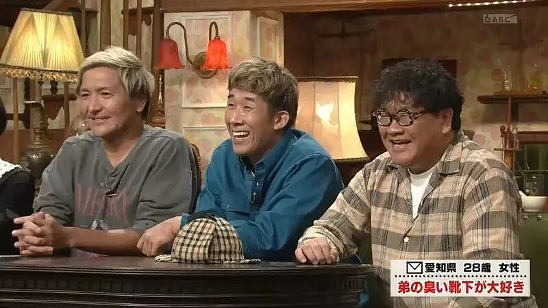 奇葩妹子就爱臭？从小爱闻头皮腋下，现在脸接臭袜子还嫌不够味？太变态了...（组图） - 3