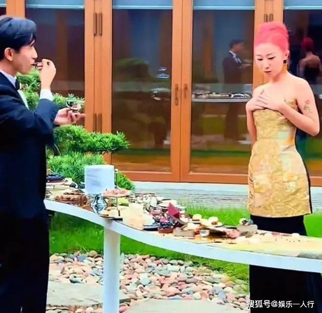 刘欢女儿大婚!视频发去仅1天,恶心的一幕就出现了(组图) - 3