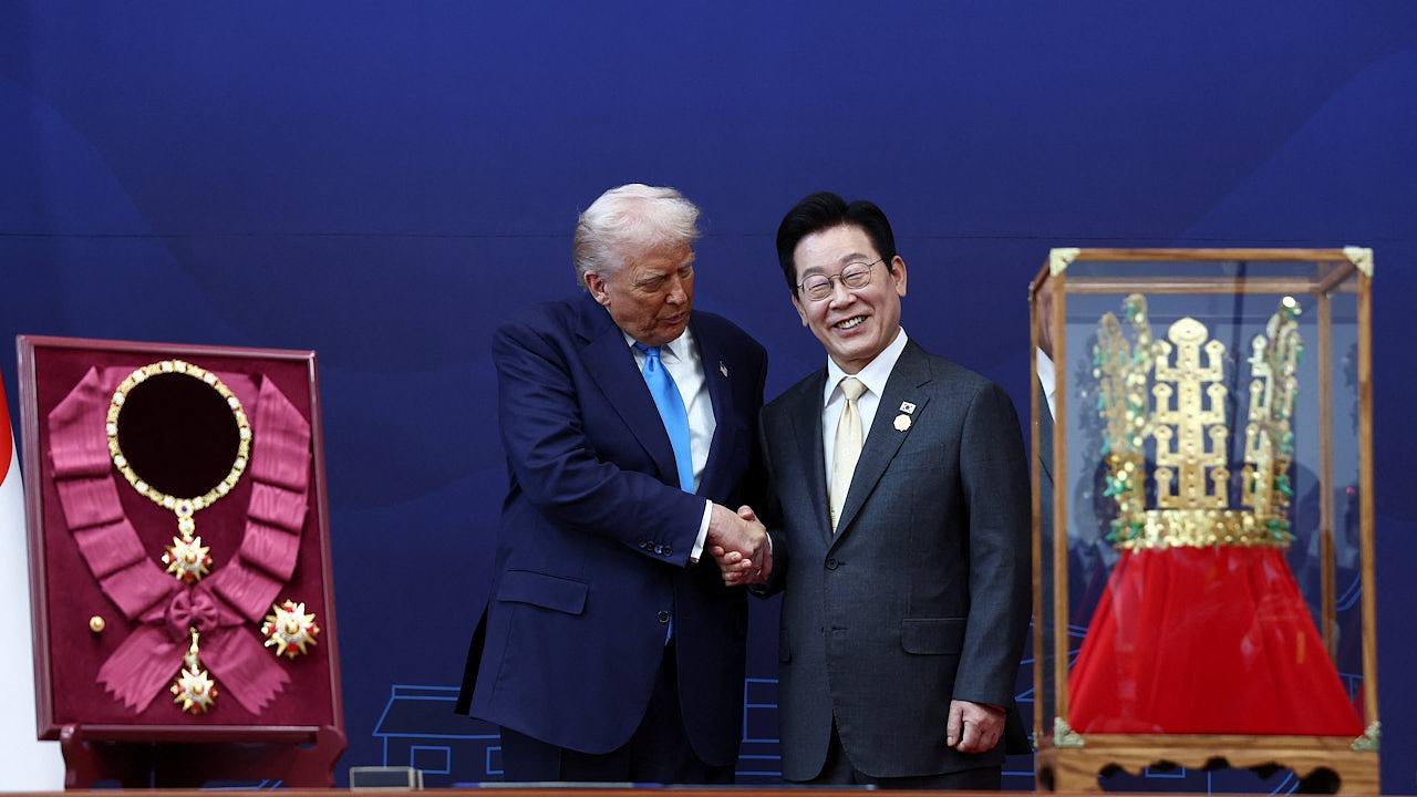 特朗普抵庆州晤李在明，韩方颁最高级别勋章，送赠“金王冠”（组图） - 1