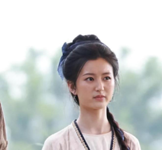 4位年轻小花近期颜值翻车，拉踩前辈失败，网友：娱乐圈审美降级（组图） - 18