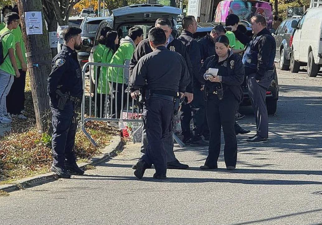 纽约华人妈妈抱5月大婴儿走入河中，退役警员奋勇跳水救人（组图） - 5