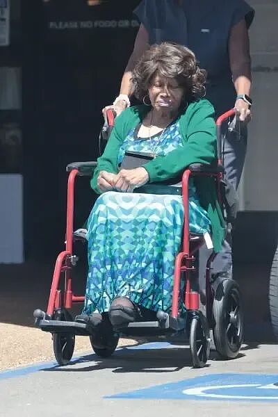 4.6 亿还不满足?迈克尔·杰克逊女儿怒告遗产执行人,声称其从遗产中“敛财”!家人不满,曝光她挥霍无度(组图) - 4