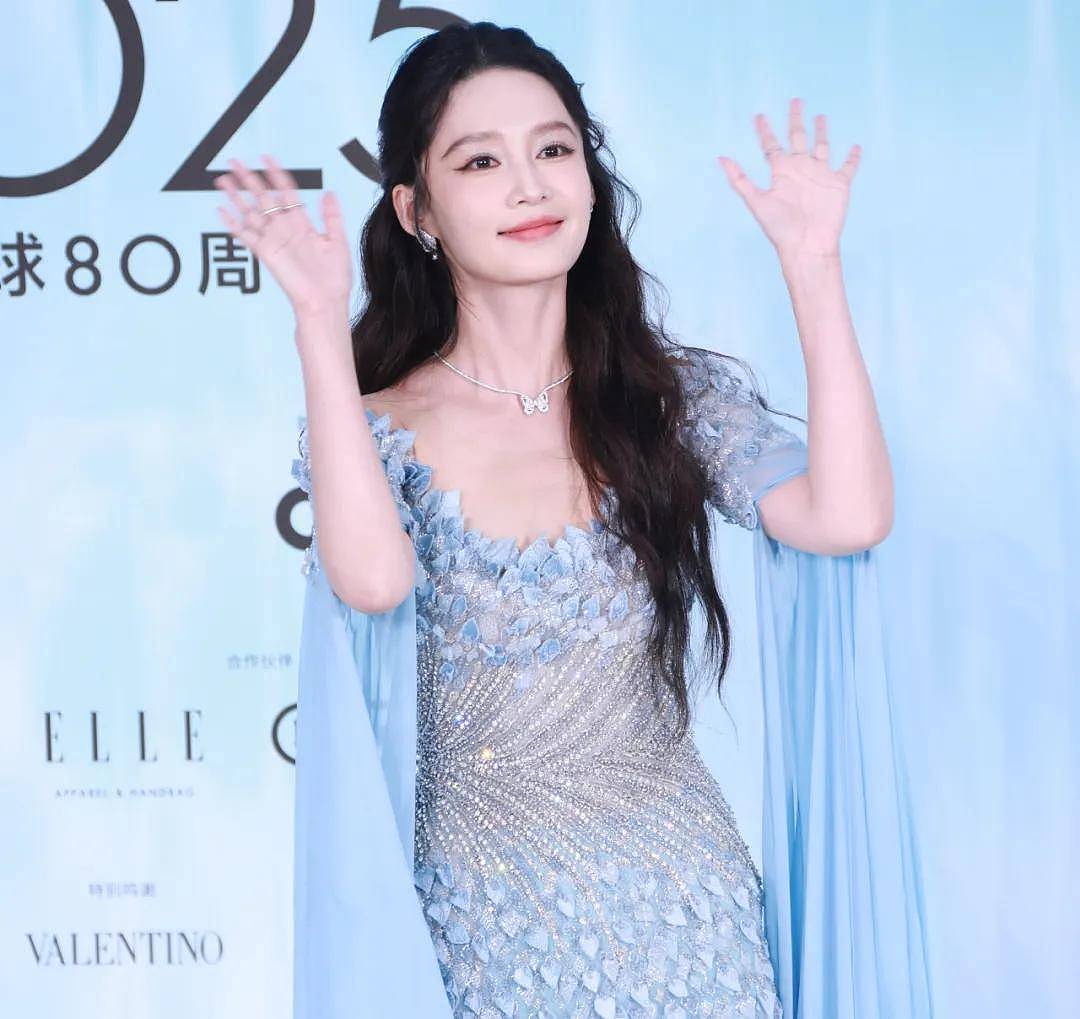 ELLE盛典红毯状况百出，有人摔倒、有人背手像逛大街，秒变菜市场（组图） - 21