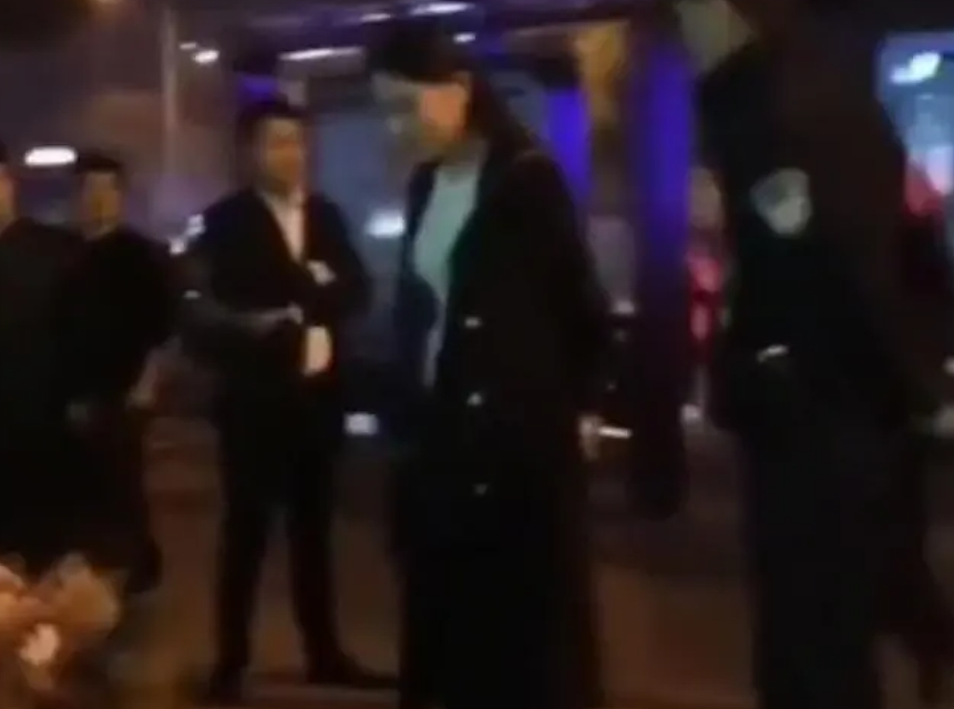 女生当“宠物”无条件服从“主人”命令学狗叫,模样清纯没想到反差这么大(组图) - 10