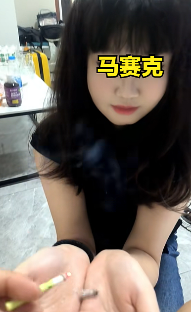 女生当“宠物”无条件服从“主人”命令学狗叫,模样清纯没想到反差这么大(组图) - 3