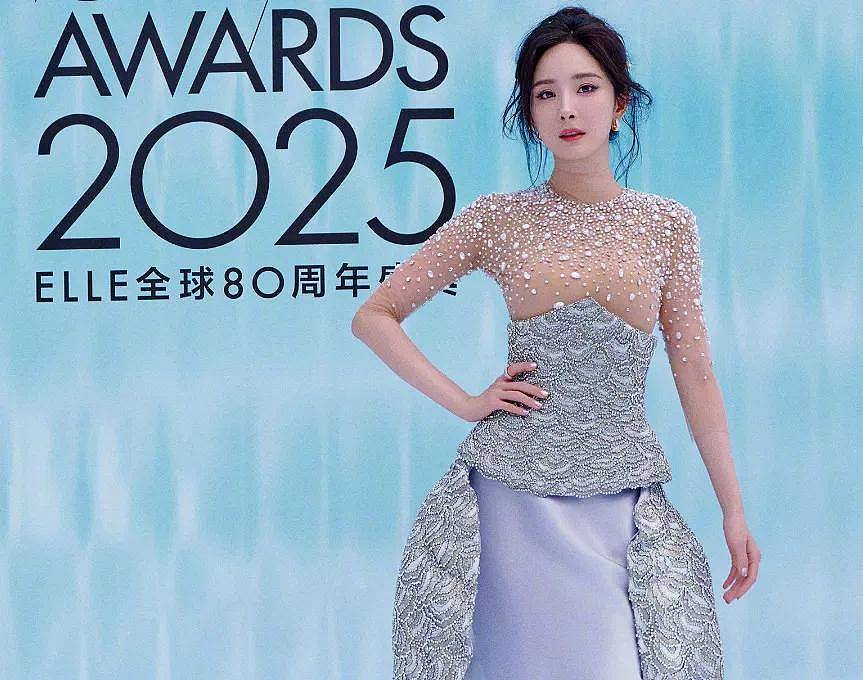 ELLE盛典红毯状况百出，有人摔倒、有人背手像逛大街，秒变菜市场（组图） - 2