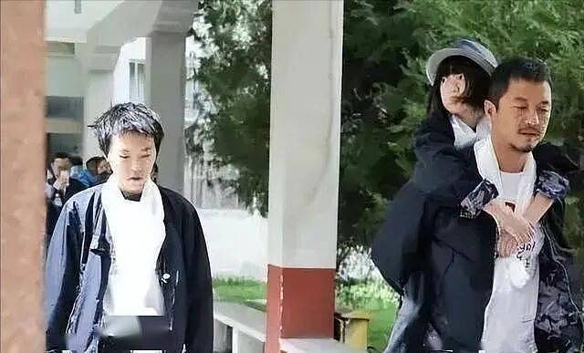 李嫣没想到爸爸离婚才9天,一家四口处境截然不同(组图) - 7