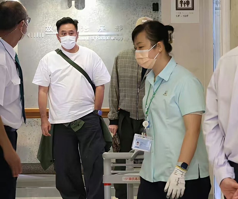 许绍雄离世,出身名门却自称“乞儿”,3000万嫁妆与奔驰人生曝光(组图) - 15