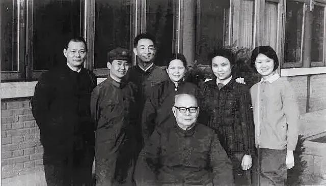 七位遗孀为何无一人参加叶剑英的葬礼(组图) - 5