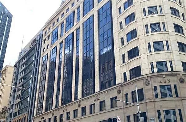 李强会见阿尔巴尼斯 黄金下看3800 重要支撑3600美元？两大因素或决定金价能否反弹 高盛称热门股或回调 防御性股票再受关注 - 7