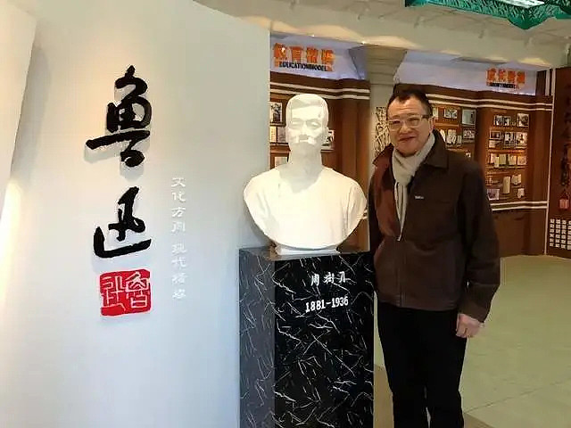 许绍雄离世鲁迅长孙周令飞悼念表哥,罗列作品赞香港绿叶王(组图) - 4