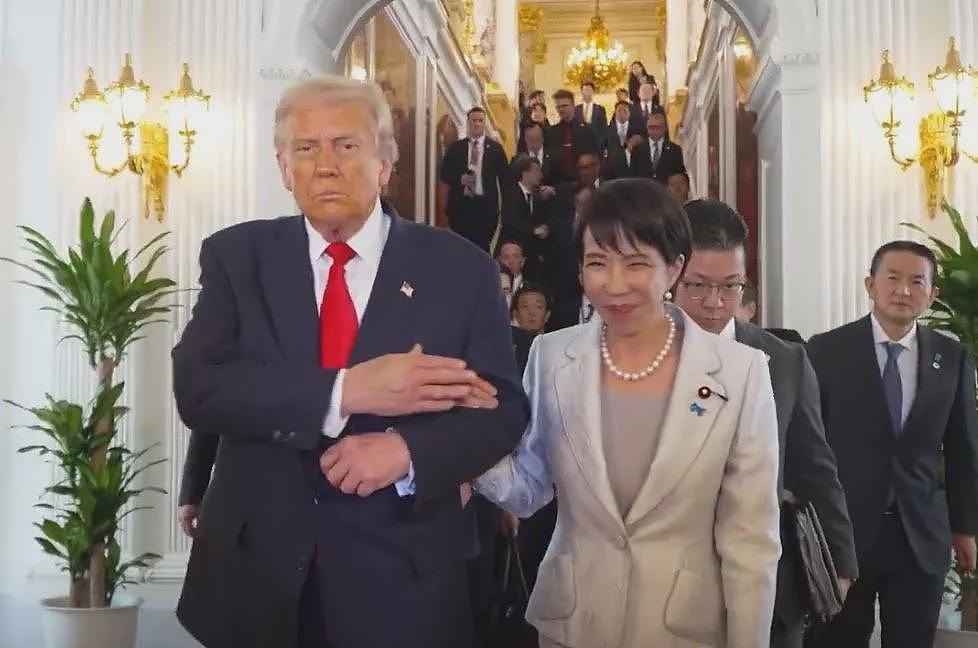 特朗普高市早苗“恩爱秀”,十张亲密图,中媒直呼刺眼(组图) - 1