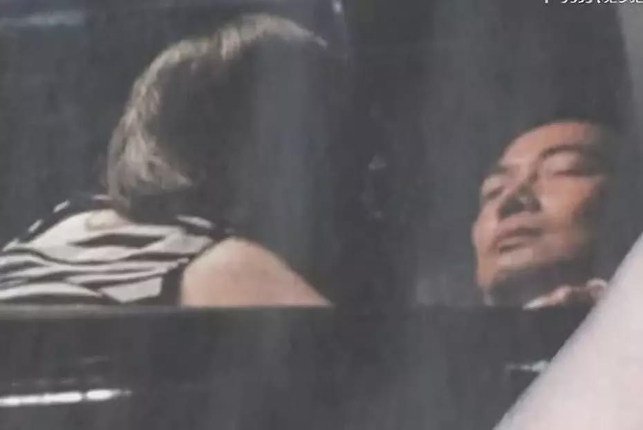 恭喜正式离婚！忍不住和已婚男车震，入豪门想生4个仔！无奈老公丁克落魄分开（组图） - 25