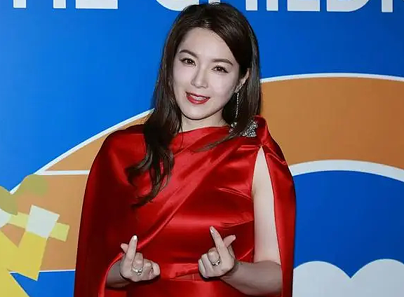 恭喜正式离婚！忍不住和已婚男车震，入豪门想生4个仔！无奈老公丁克落魄分开（组图） - 3