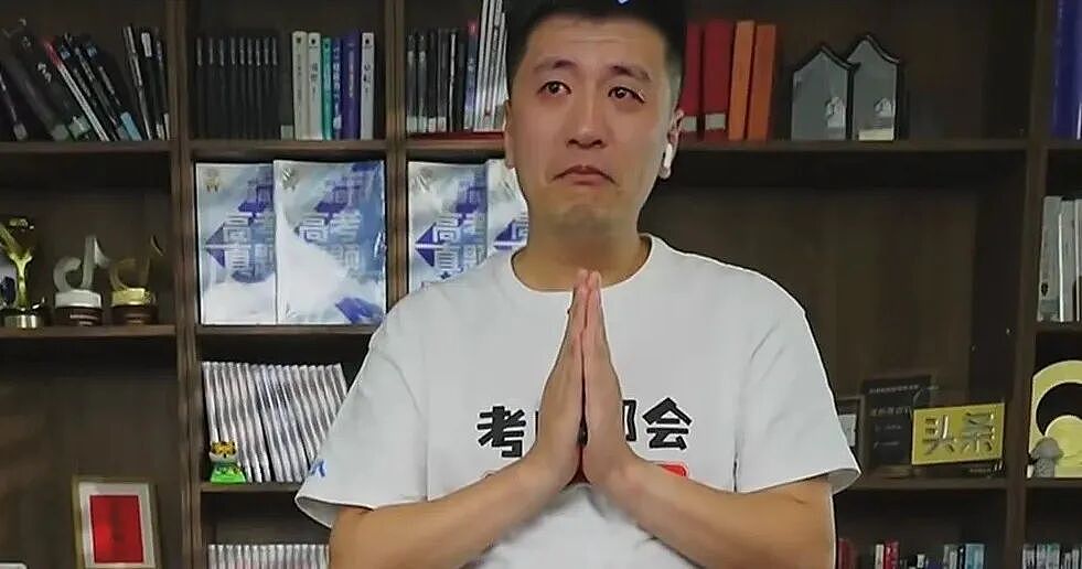 张雪峰复播大变脸！ 被禁28天，回归称文科大有可为！ 信过他的“受害者”们却回不去了（组图） - 7