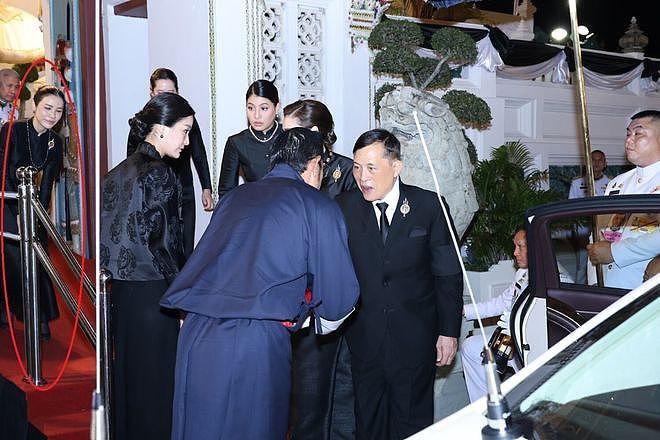 不丹王后穿丧服到泰国吊唁诗丽吉，和苏提达展闺蜜情，诗妮娜也在（组图） - 5