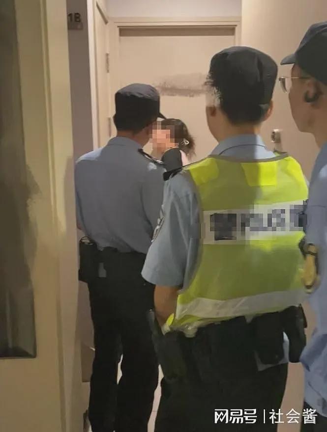 CS饰品大崩盘，网传大学生花60万买手套，崩盘后三人结伴跳楼（组图） - 5