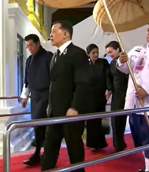 不丹王后穿丧服到泰国吊唁诗丽吉，和苏提达展闺蜜情，诗妮娜也在（组图） - 3