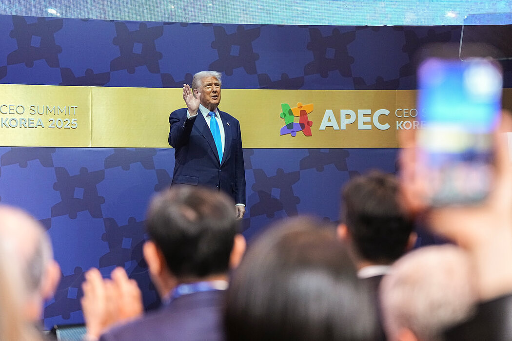 澳中领导人非正式会谈！中美两国领导人互访；习近平与加国总理8年来首次正式会谈，中加关系现回暖迹象（视频/组图） - 66