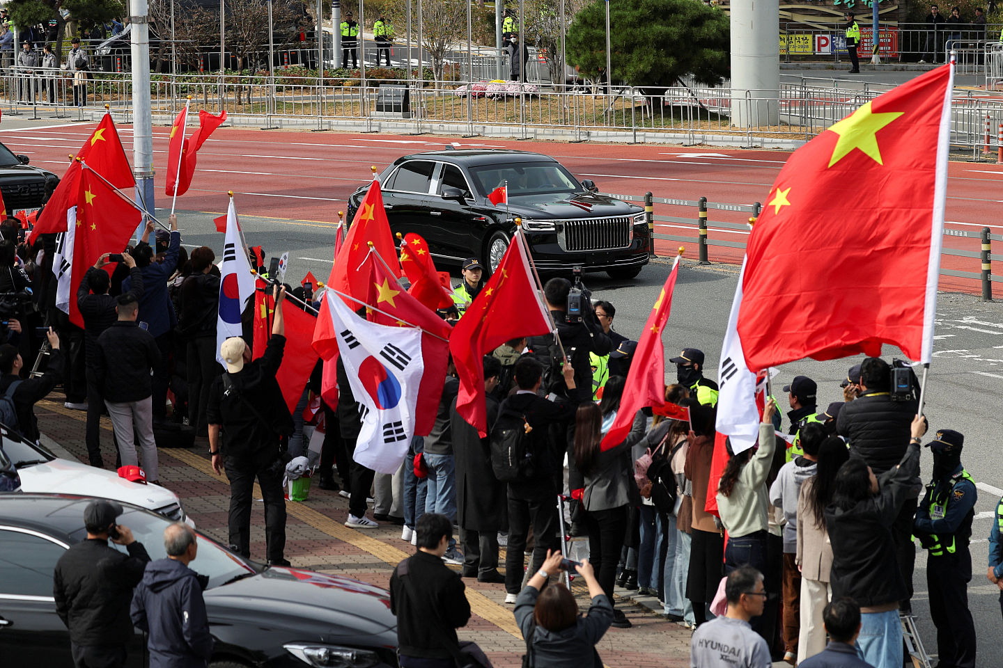 澳中领导人非正式会谈！中美两国领导人互访；习近平与加国总理8年来首次正式会谈，中加关系现回暖迹象（视频/组图） - 35