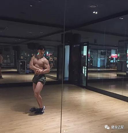 【帅哥】男生健身能帅到什么程度？倒三角身材公狗腰，我爱了（组图） - 20
