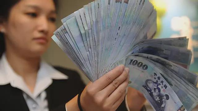台湾“普发现金一万元”：政治攻防下，“还税于民”会常态化吗？（组图） - 1