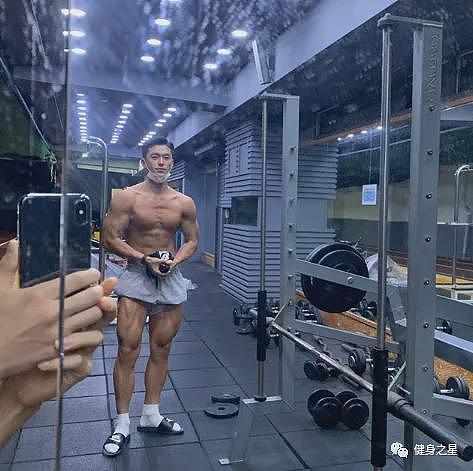 【帅哥】男生健身能帅到什么程度？倒三角身材公狗腰，我爱了（组图） - 21