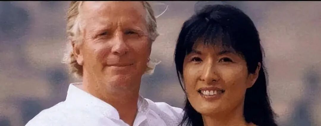 纪梵希家族的中国媳妇！52岁出道被骂“又老又丑”，如今爆火成顶流超模（组图） - 7