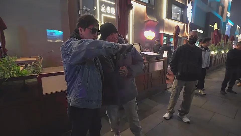 炸锅！馆长北京直播出事了！男子合影后，耳边低语：“一边一国” 引起哄报警（视频/图） - 1